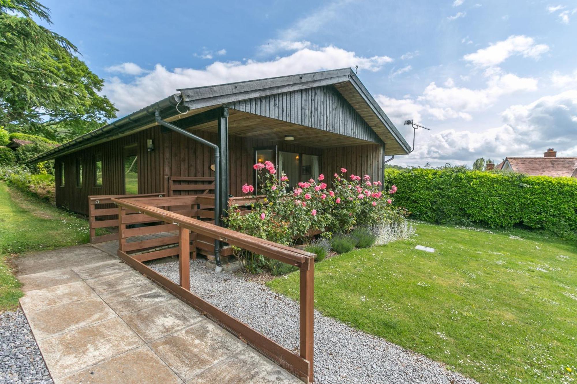 Laburnum Lodge Sleeps 6 Wheelchair Access Minehead Exterior foto